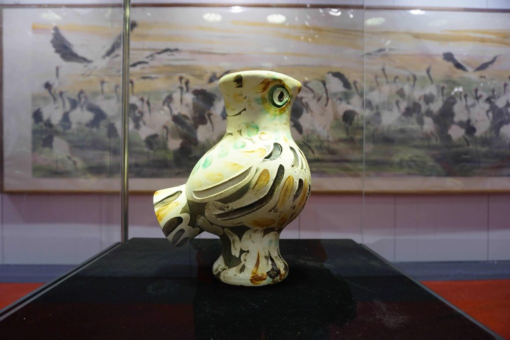 毕加索瓷器作品《猫头鹰》